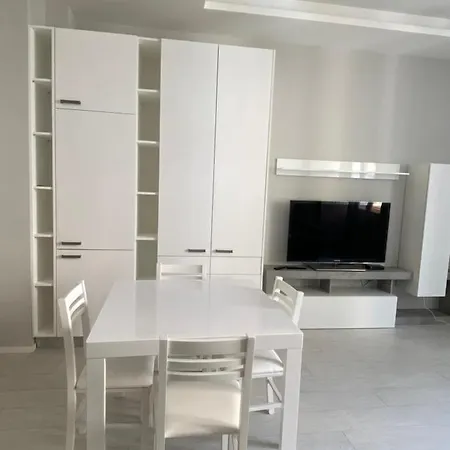 דירה Casa Dante: Oneglia Centro-marina-spiagge אימפריה