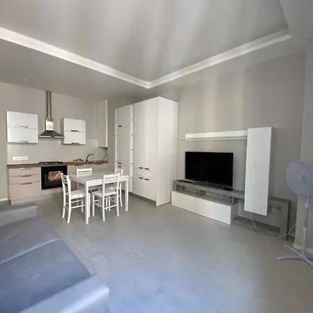 Casa Dante: Oneglia Centro-marina-spiagge Appartement *