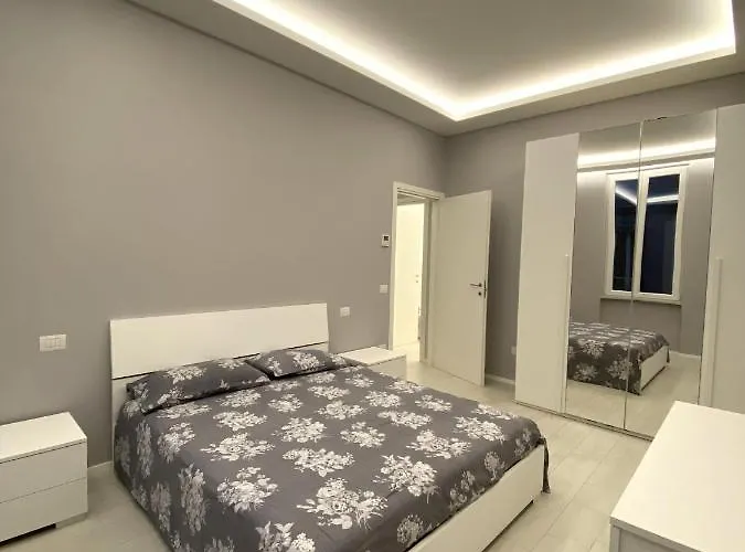 Casa Dante: Oneglia Centro-marina-spiagge Apartament
