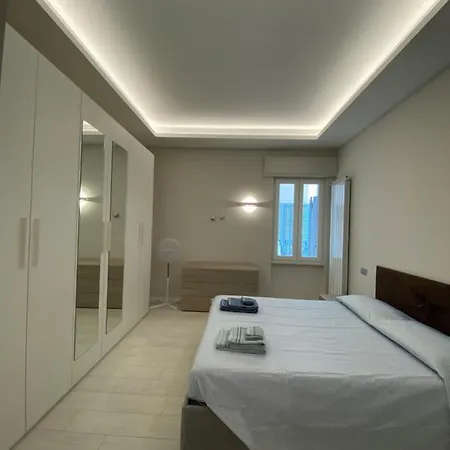 Casa Dante: Oneglia Centro-marina-spiagge * 因佩里亚