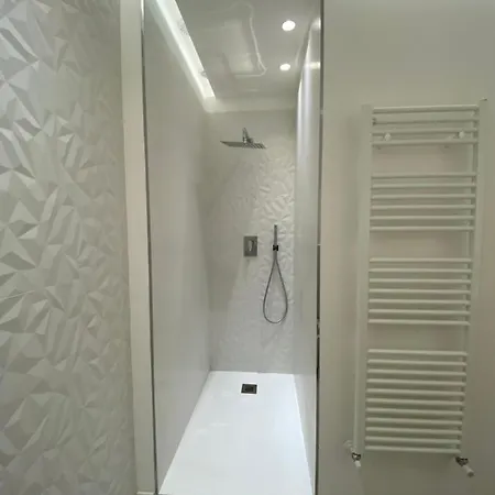 Casa Dante: Oneglia Centro-marina-spiagge 公寓 因佩里亚