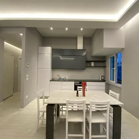Apartment Casa Dante: Oneglia Centro-marina-spiagge Imperia
