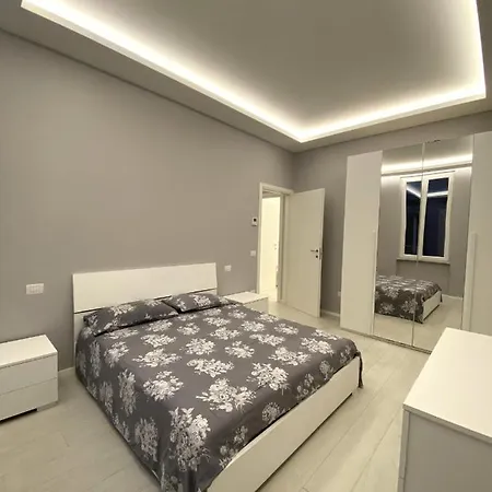 Casa Dante: Oneglia Centro-marina-spiagge 公寓