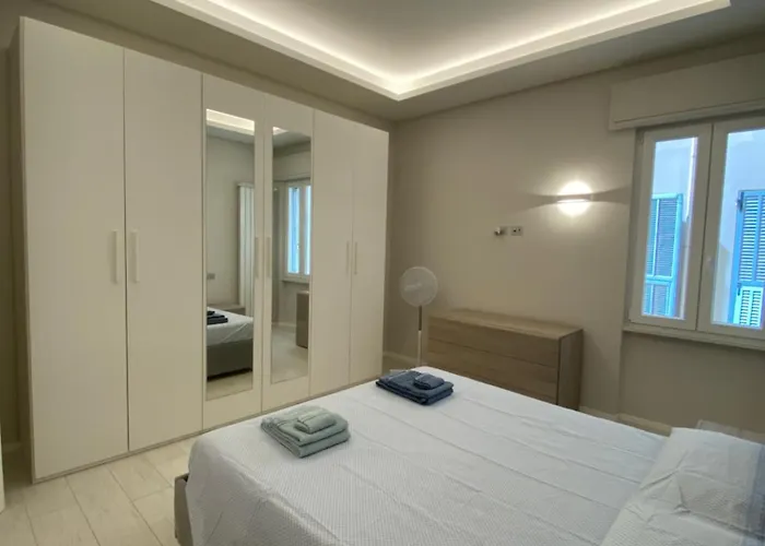 Lägenhet Casa Dante: Oneglia Centro-marina-spiagge *