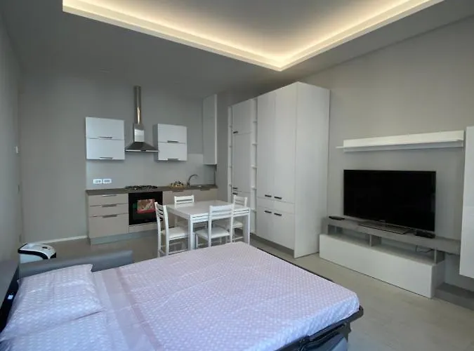 Casa Dante: Oneglia Centro-marina-spiagge شقة
