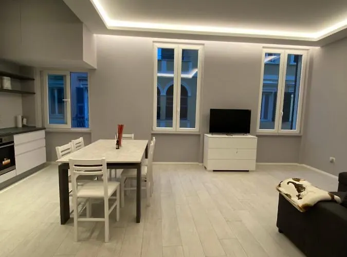 Casa Dante: Oneglia Centro-marina-spiagge Lejlighed *