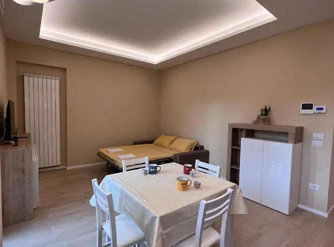 Casa Dante: Oneglia Centro-marina-spiagge Lägenhet Imperia
