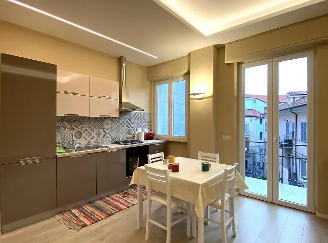 شقة Casa Dante: Oneglia Centro-marina-spiagge *